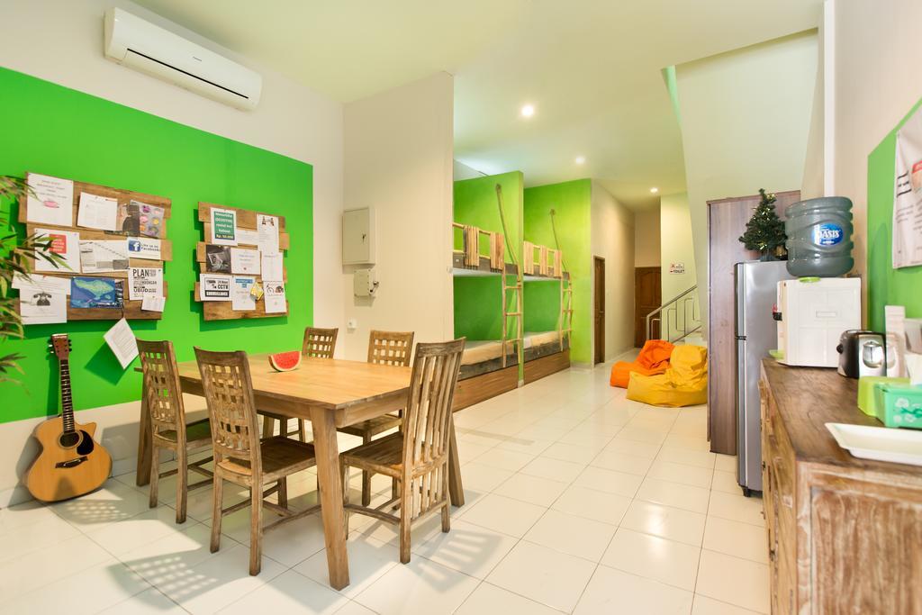 The Eco-Living Hostel Dempassar Exterior foto